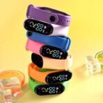 1pc Montre intelligente pour enfants avec écran LED, série de couleurs bonbons mignonne, – Image 9