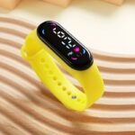 1pc Montre intelligente pour enfants avec écran LED, série de couleurs bonbons mignonne, – Image 5