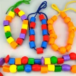 Jouet éducatif en perles à enfiler pour le développement de la motricité fine - - Ensemble  pièces avec des cordes à lacer, 20 pieces – Image 5